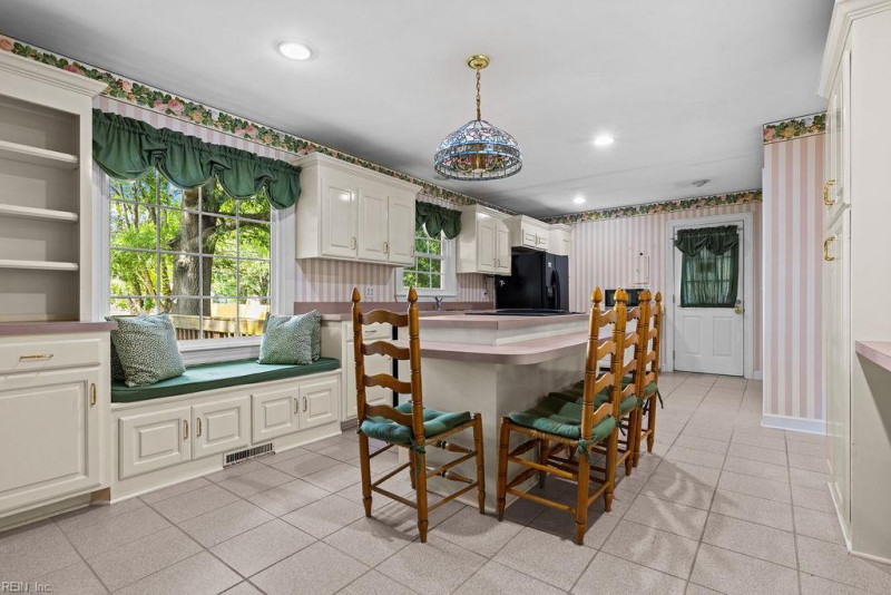 Photo 5 of 38 residential for sale in Franklin virginia