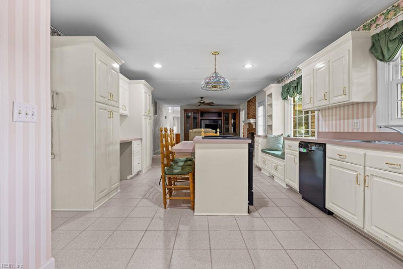 Photo 6 of 38 residential for sale in Franklin virginia