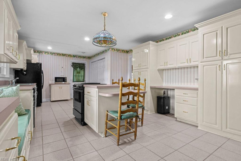 Photo 8 of 38 residential for sale in Franklin virginia
