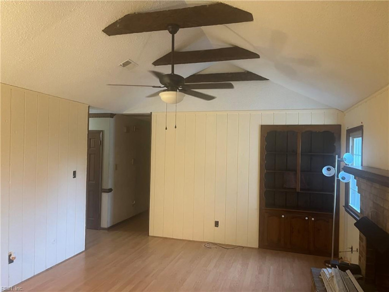 Photo 10 of 32 residential for sale in Chesapeake virginia