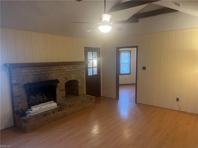 Photo 11 of 32 residential for sale in Chesapeake virginia