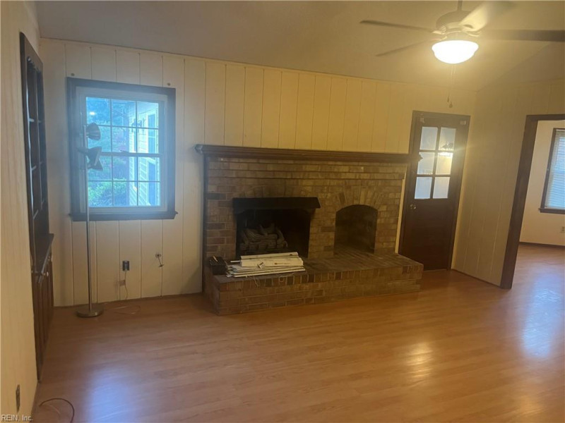 Photo 12 of 32 residential for sale in Chesapeake virginia