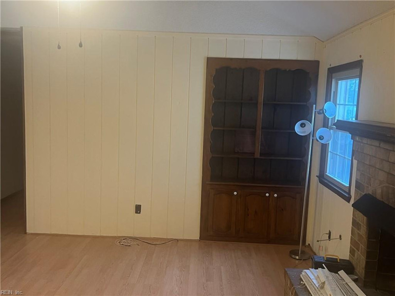 Photo 13 of 32 residential for sale in Chesapeake virginia