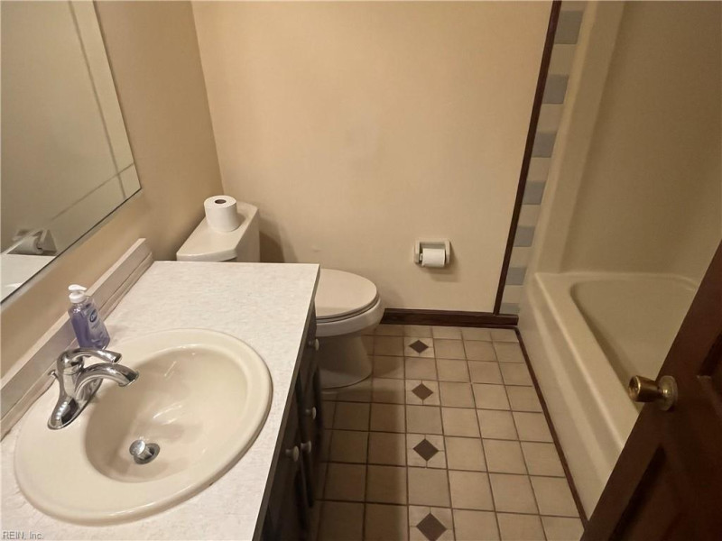 Photo 17 of 32 residential for sale in Chesapeake virginia