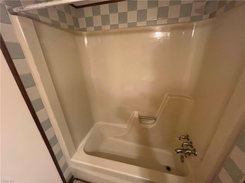 Photo 18 of 32 residential for sale in Chesapeake virginia