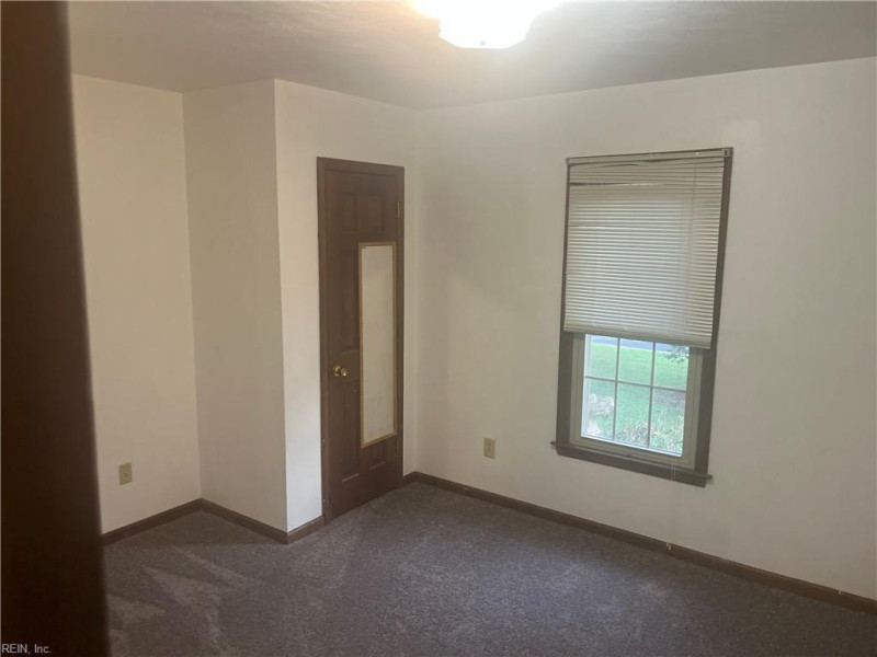 Photo 19 of 32 residential for sale in Chesapeake virginia