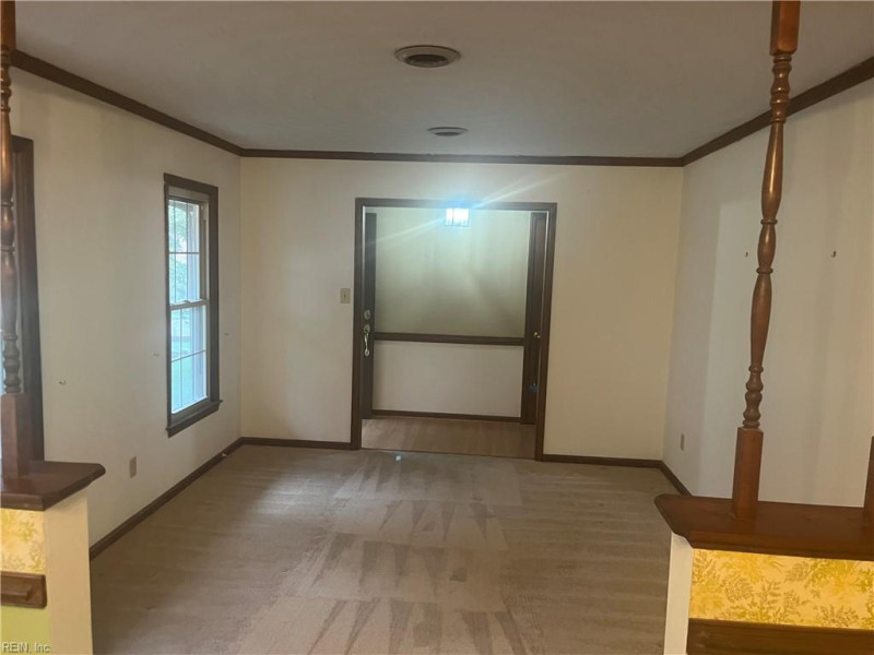 Photo 5 of 32 residential for sale in Chesapeake virginia