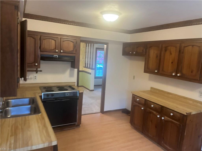 Photo 8 of 32 residential for sale in Chesapeake virginia