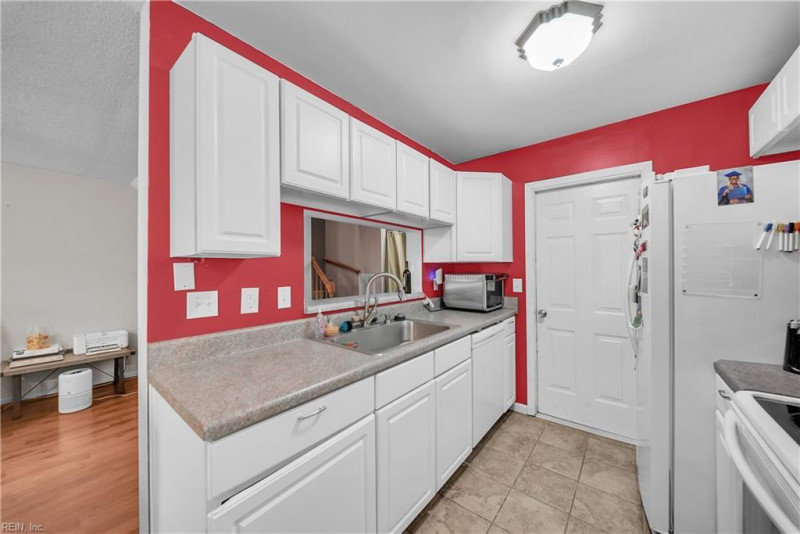 Photo 10 of 32 residential for sale in Suffolk virginia