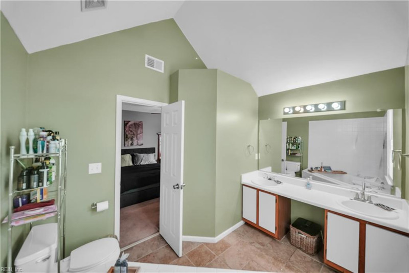 Photo 18 of 32 residential for sale in Suffolk virginia
