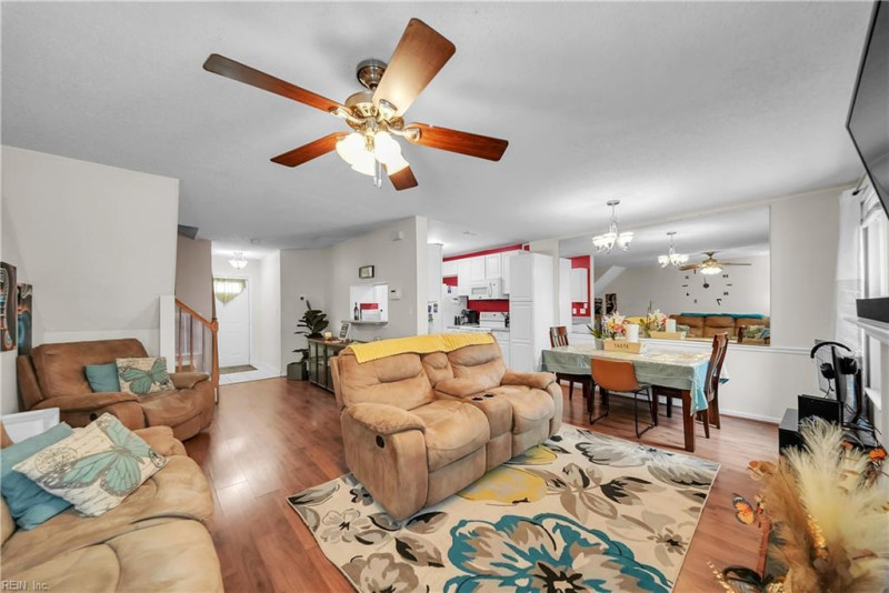 Photo 4 of 32 residential for sale in Suffolk virginia