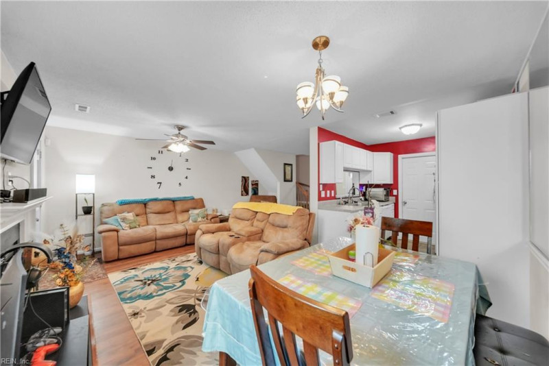 Photo 5 of 32 residential for sale in Suffolk virginia