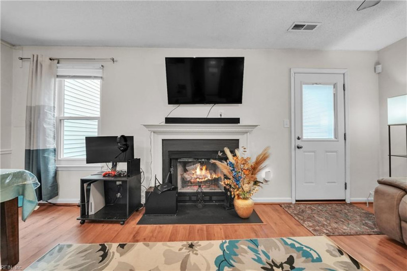 Photo 6 of 32 residential for sale in Suffolk virginia
