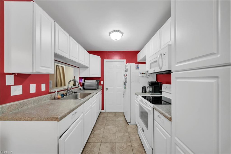 Photo 7 of 32 residential for sale in Suffolk virginia