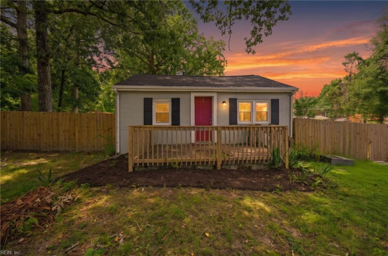 Photo 1 of 38 residential for sale in James City County virginia