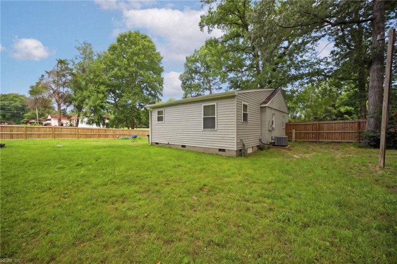 Photo 26 of 38 residential for sale in James City County virginia