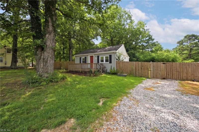 Photo 4 of 38 residential for sale in James City County virginia