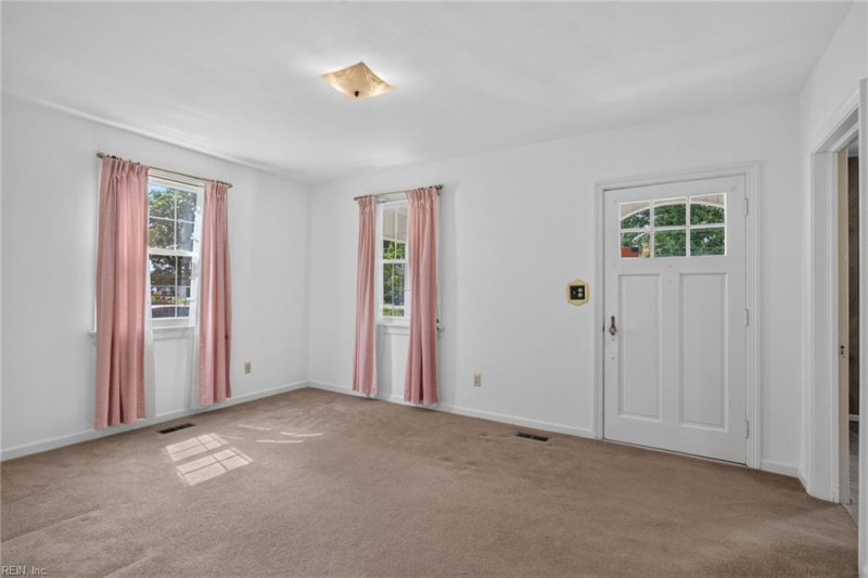 Photo 9 of 36 residential for sale in Newport News virginia