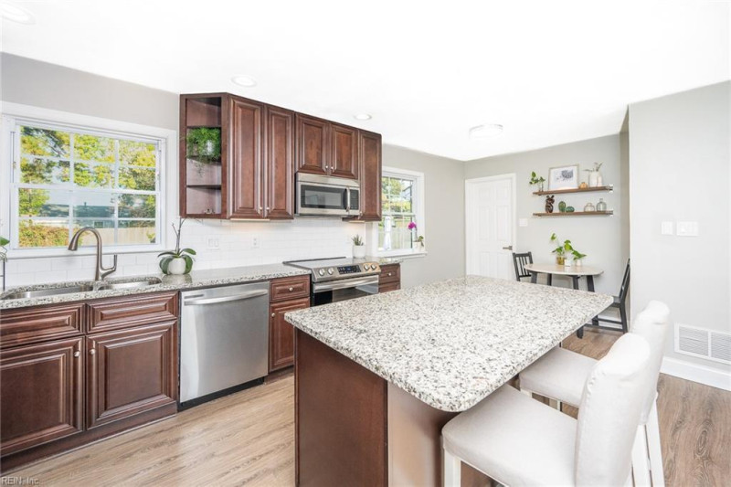 Photo 10 of 41 residential for sale in Chesapeake virginia