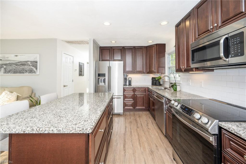 Photo 12 of 41 residential for sale in Chesapeake virginia