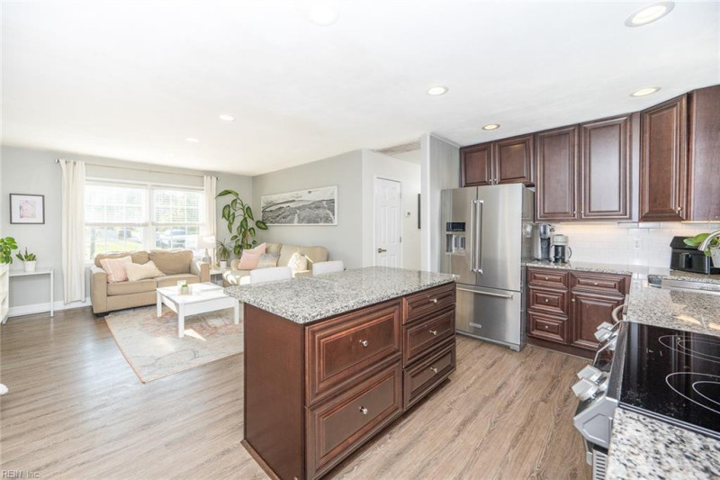 Photo 13 of 41 residential for sale in Chesapeake virginia