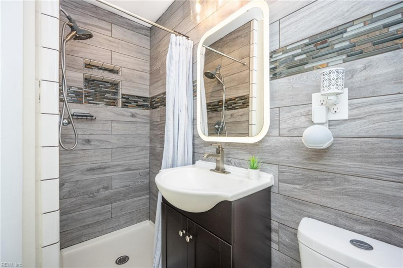 Photo 19 of 41 residential for sale in Chesapeake virginia