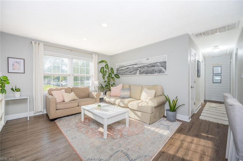 Photo 6 of 41 residential for sale in Chesapeake virginia