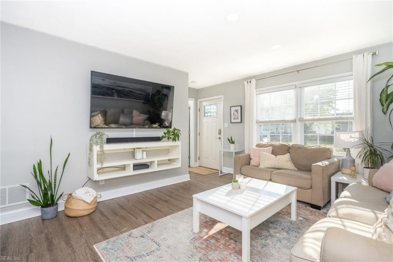 Photo 7 of 41 residential for sale in Chesapeake virginia