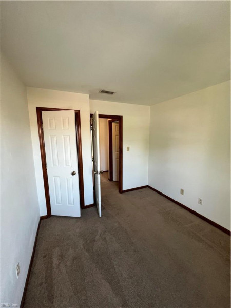 Photo 16 of 28 residential for sale in Chesapeake virginia