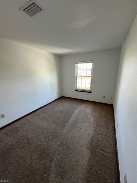 Photo 18 of 28 residential for sale in Chesapeake virginia