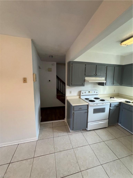 Photo 3 of 28 residential for sale in Chesapeake virginia