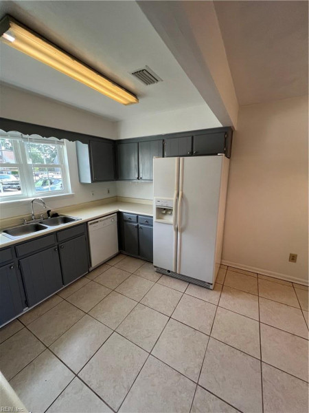 Photo 5 of 28 residential for sale in Chesapeake virginia