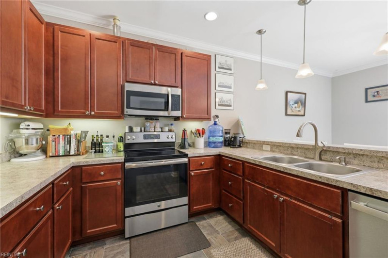 Photo 13 of 45 residential for sale in Virginia Beach virginia