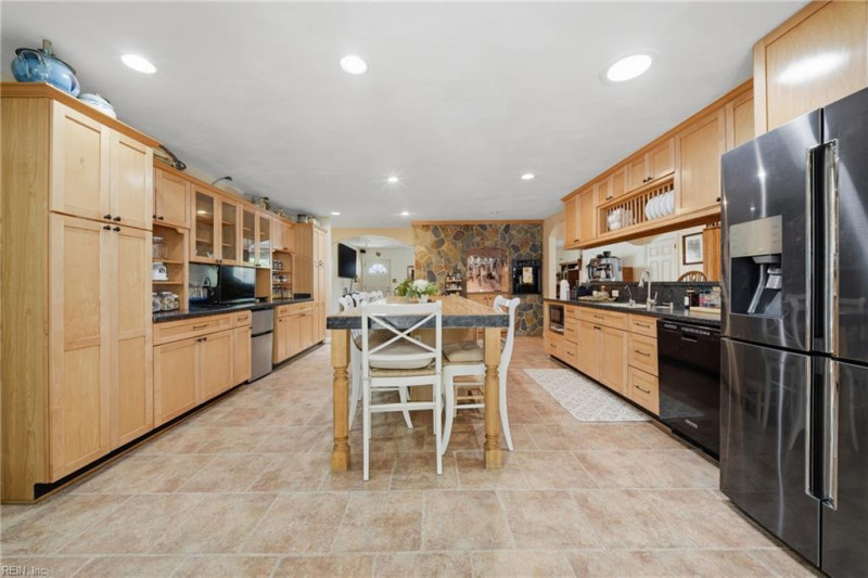 Photo 10 of 48 residential for sale in Chesapeake virginia