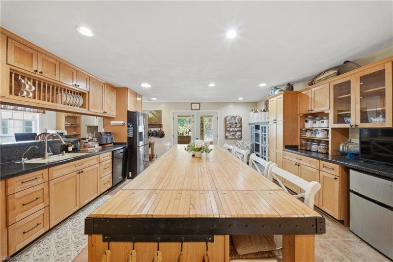 Photo 11 of 48 residential for sale in Chesapeake virginia