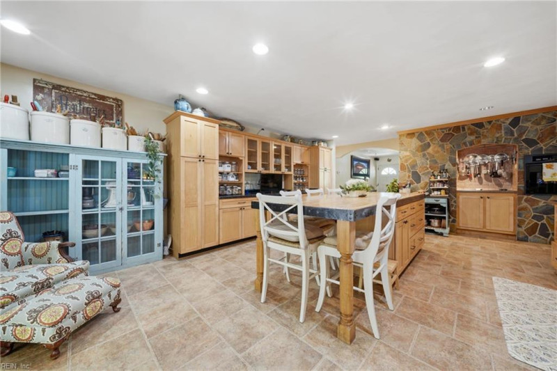 Photo 13 of 48 residential for sale in Chesapeake virginia