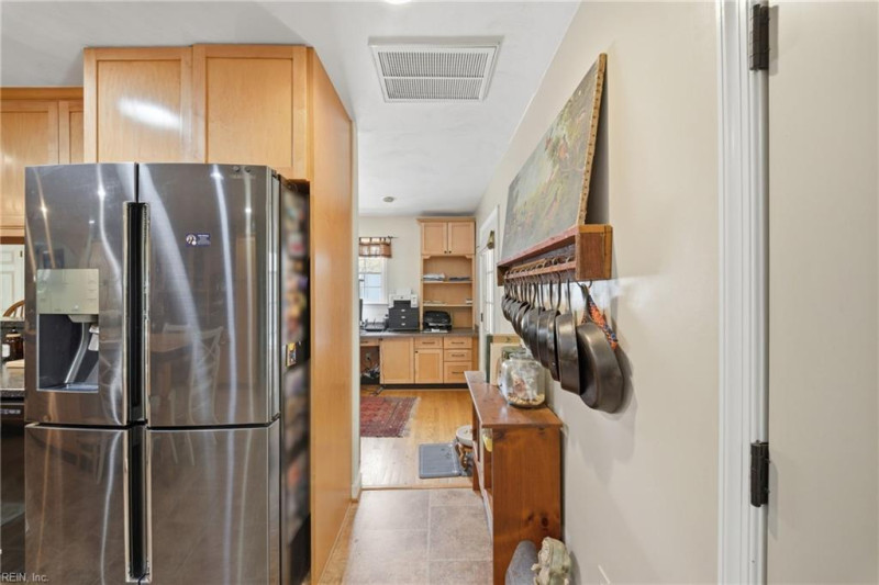 Photo 14 of 48 residential for sale in Chesapeake virginia