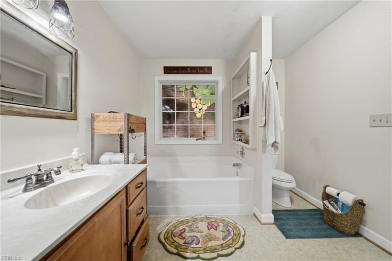 Photo 25 of 48 residential for sale in Chesapeake virginia