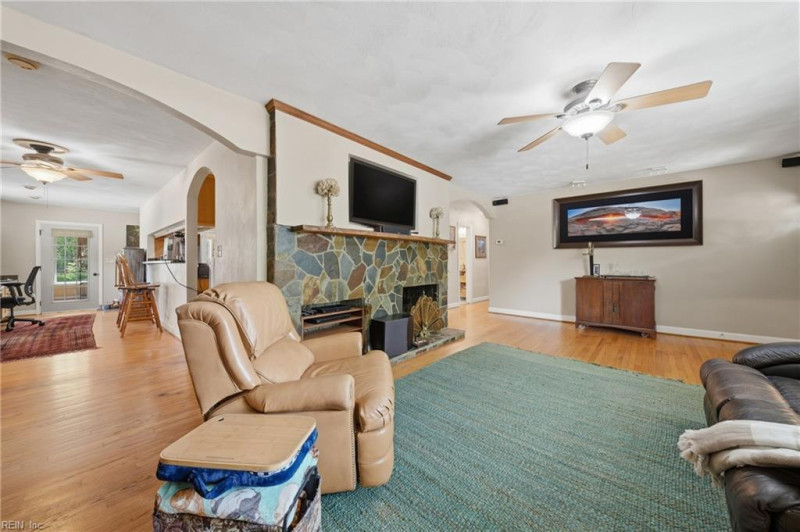 Photo 7 of 48 residential for sale in Chesapeake virginia