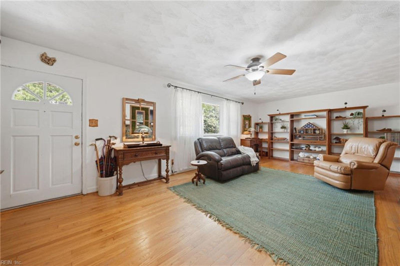 Photo 8 of 48 residential for sale in Chesapeake virginia