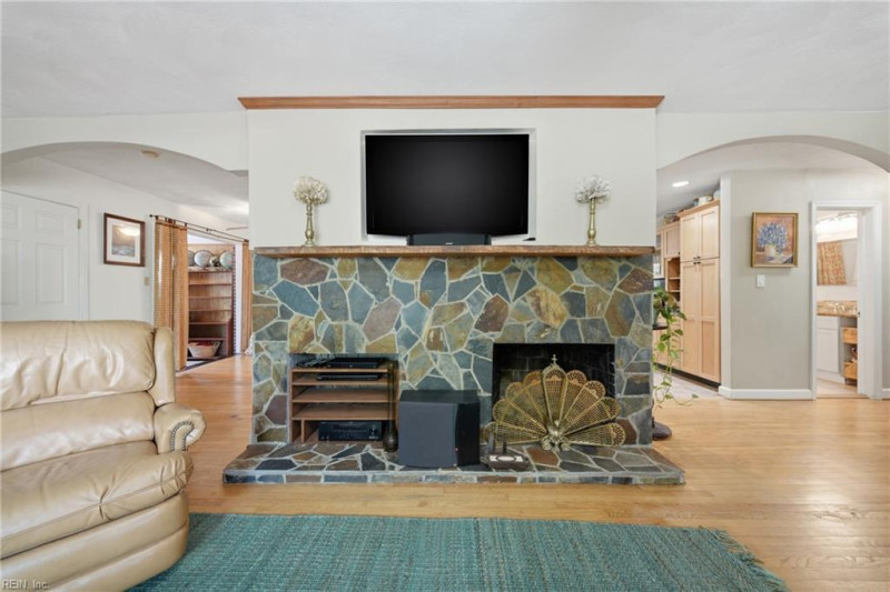 Photo 9 of 48 residential for sale in Chesapeake virginia