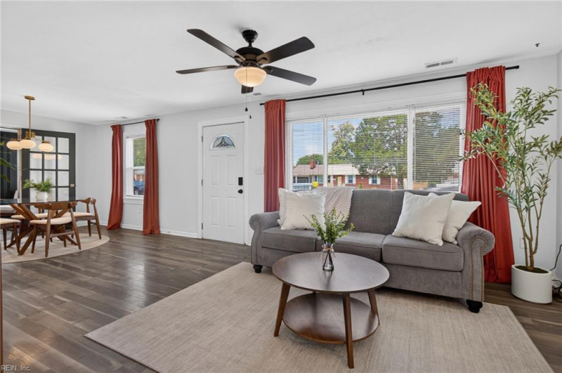 Photo 12 of 44 residential for sale in Hampton virginia