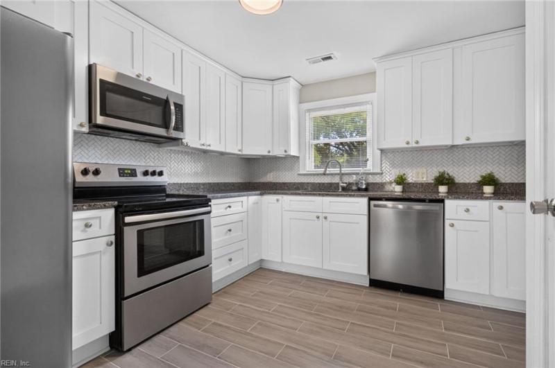 Photo 14 of 44 residential for sale in Hampton virginia