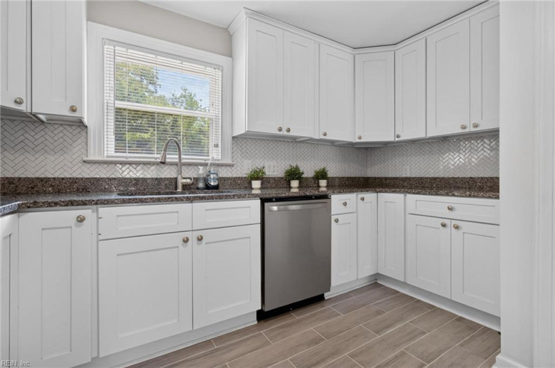 Photo 15 of 44 residential for sale in Hampton virginia