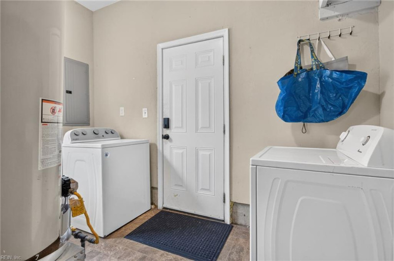 Photo 18 of 44 residential for sale in Hampton virginia