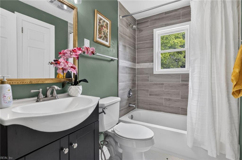 Photo 25 of 44 residential for sale in Hampton virginia