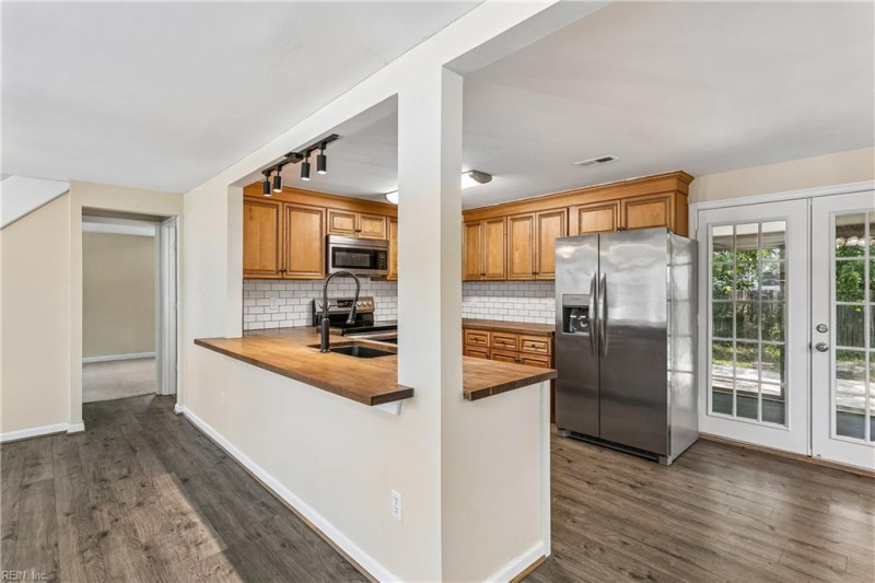 Photo 10 of 41 residential for sale in Hampton virginia