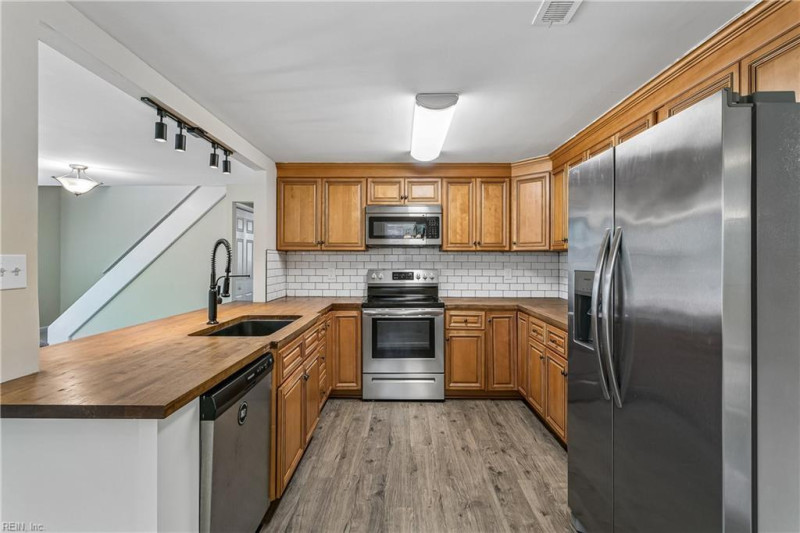 Photo 11 of 41 residential for sale in Hampton virginia
