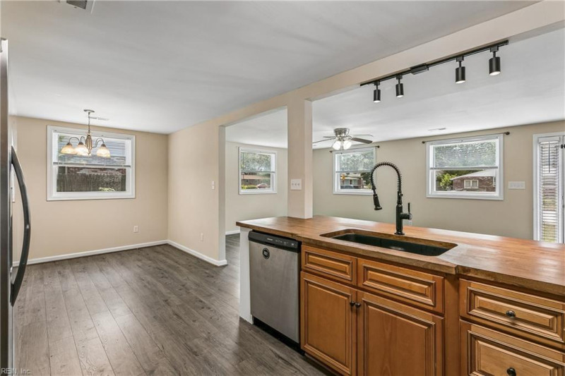 Photo 12 of 41 residential for sale in Hampton virginia