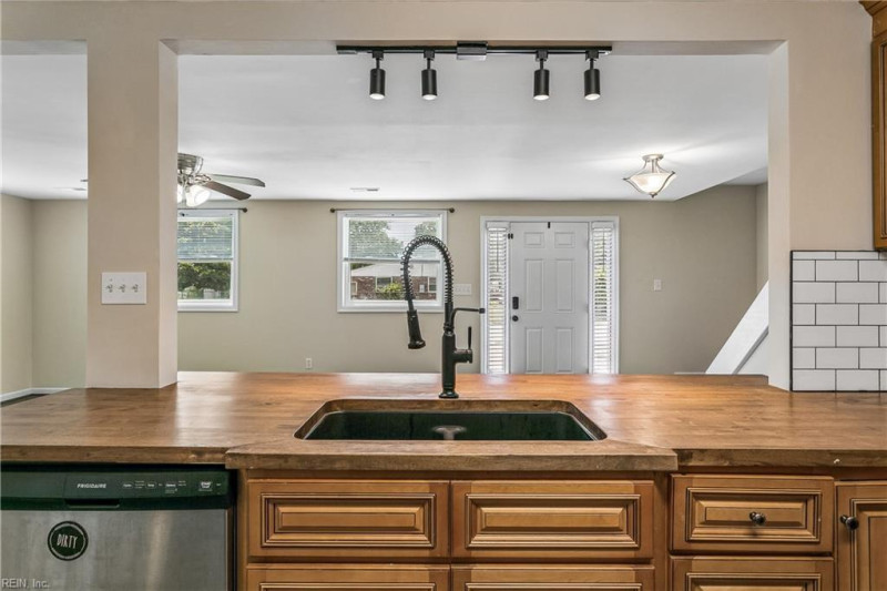 Photo 14 of 41 residential for sale in Hampton virginia